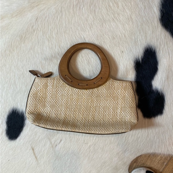 Relic Handbags - Woven Straw Wood Handle hand Bag